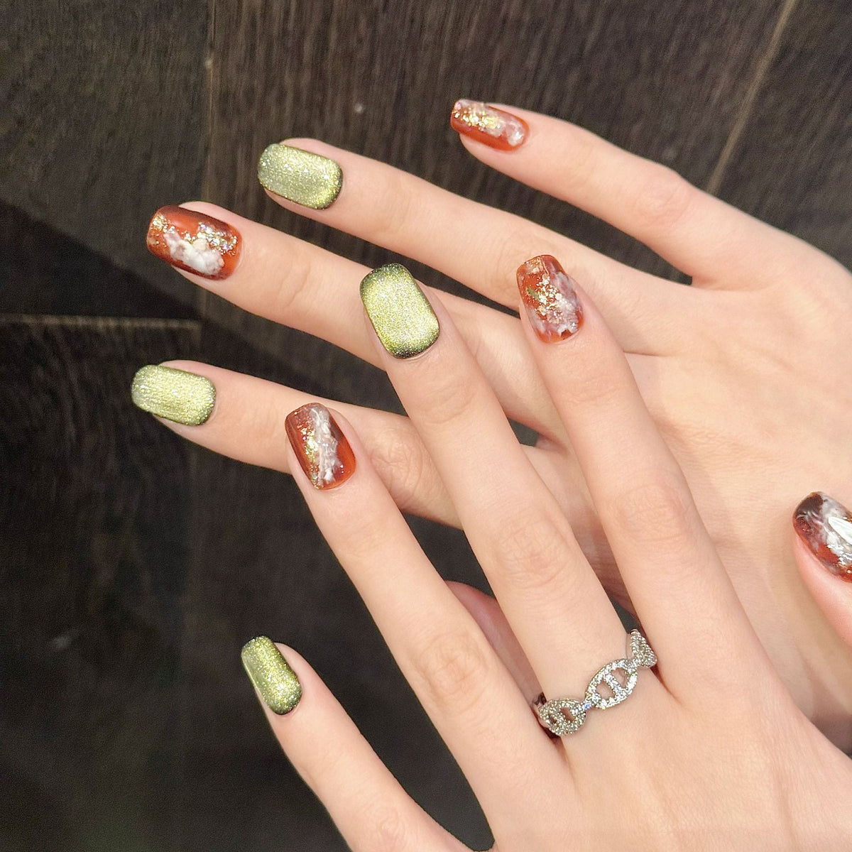 365nails: "Amber Sunset" – Hand-Painted Marble & Gold Foil Short Square Nails – Image 3