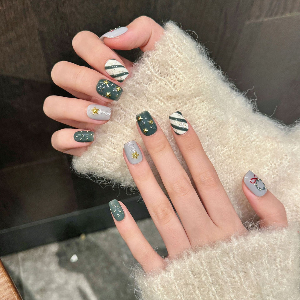 Christmas Wreath & Star Press‑On Nails – Green and Gray Glitter Design – Image 3