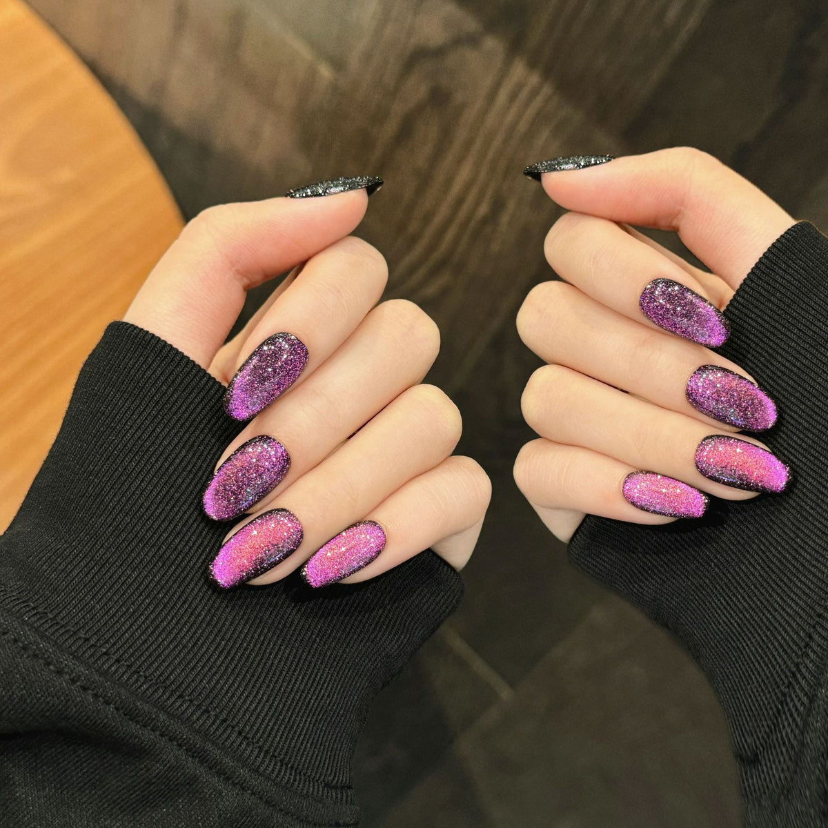365nails: "Violet Stardust" – Magnetic Cat-Eye Glitter Handmade Short Almond Nails – Image 2